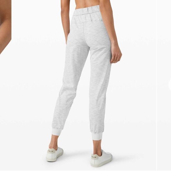 Lululemon On the Fly Jogger 28" *Luxtreme
Wee Are From Space Nimbus Battleship - Picture 3 of 9